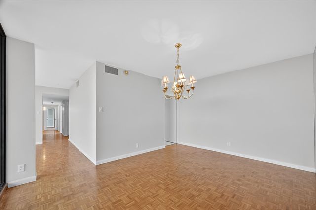 5001 Woodway Drive 1804, Houston, TX 77056