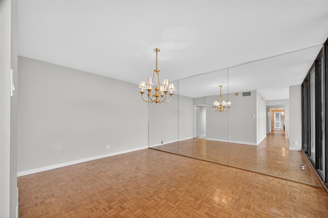 5001 Woodway Drive 1804, Houston, TX 77056