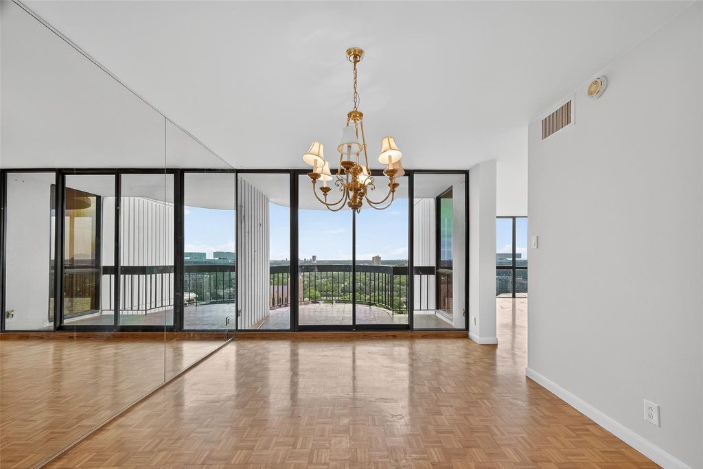 5001 Woodway Drive 1804, Houston, TX 77056