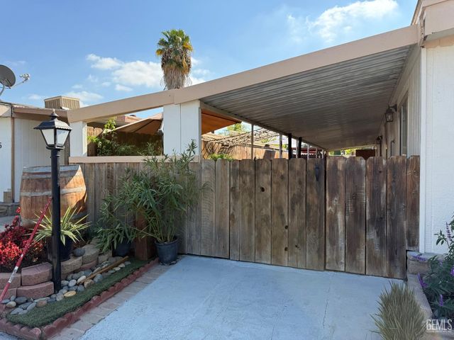 700 S Shafter Avenue 115, Shafter, CA 93263