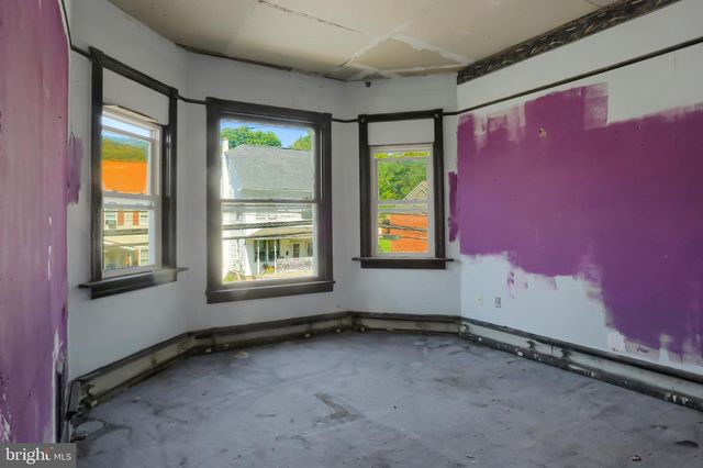 304-306 E MARKET ST, Williamstown, PA 17098