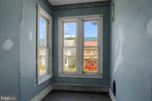 304-306 E MARKET ST, Williamstown, PA 17098