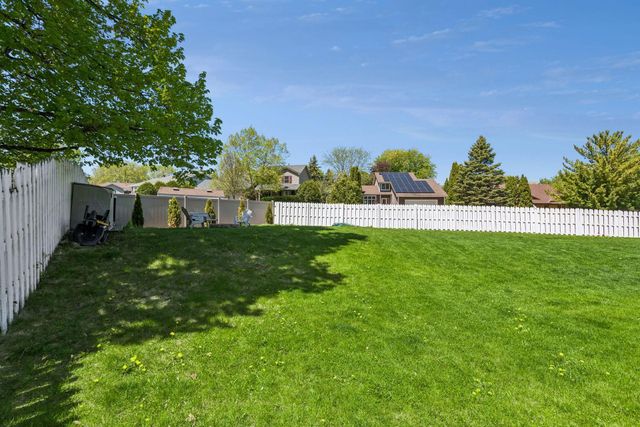 11283 49th Avenue N, Plymouth, MN 55442