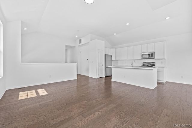 49503 Lantern Way 42, Canton Charter Township, MI 48188