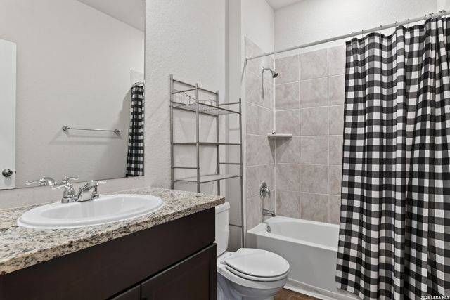 469 MIDDLE GREEN LOOP, Floresville, TX 78114