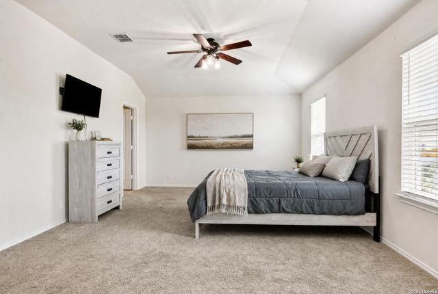 469 MIDDLE GREEN LOOP, Floresville, TX 78114