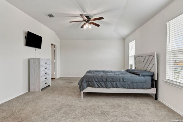 469 MIDDLE GREEN LOOP, Floresville, TX 78114