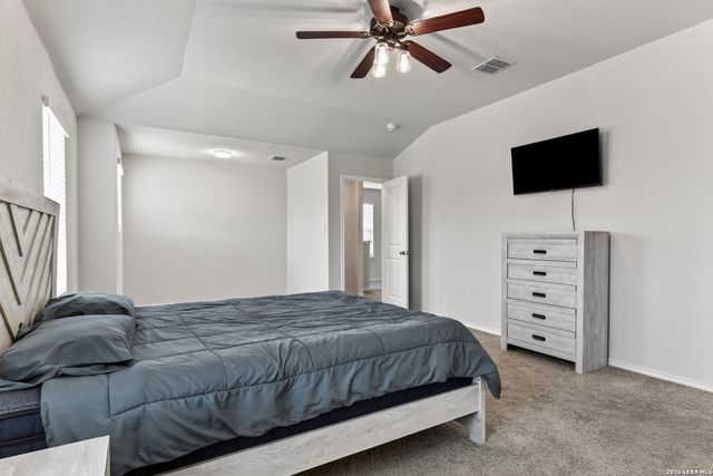 469 MIDDLE GREEN LOOP, Floresville, TX 78114