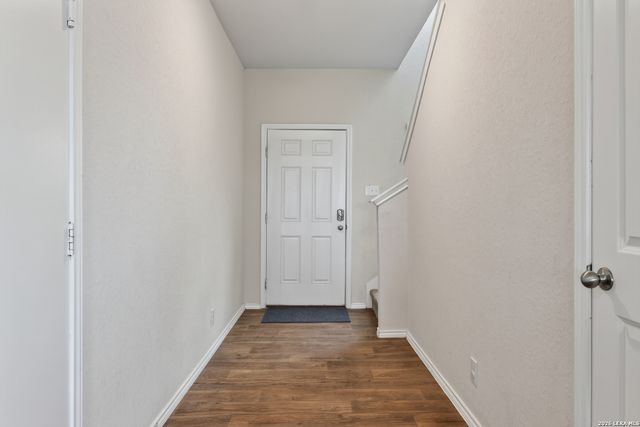 469 MIDDLE GREEN LOOP, Floresville, TX 78114