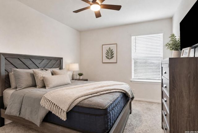 469 MIDDLE GREEN LOOP, Floresville, TX 78114
