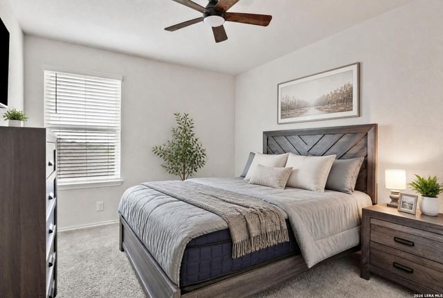 469 MIDDLE GREEN LOOP, Floresville, TX 78114