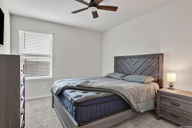 469 MIDDLE GREEN LOOP, Floresville, TX 78114