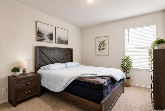 469 MIDDLE GREEN LOOP, Floresville, TX 78114