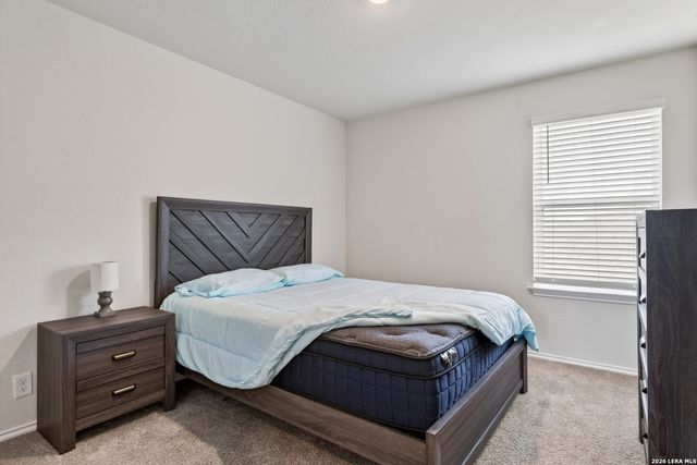 469 MIDDLE GREEN LOOP, Floresville, TX 78114
