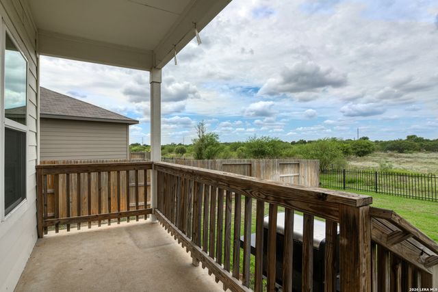 469 MIDDLE GREEN LOOP, Floresville, TX 78114