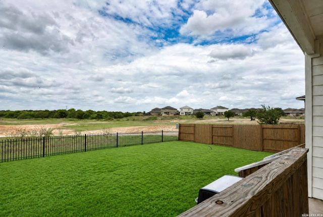 469 MIDDLE GREEN LOOP, Floresville, TX 78114