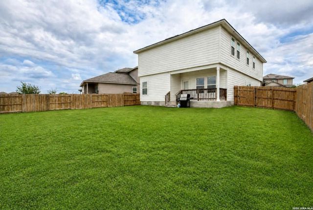 469 MIDDLE GREEN LOOP, Floresville, TX 78114