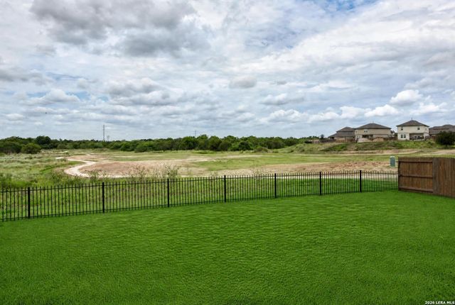 469 MIDDLE GREEN LOOP, Floresville, TX 78114