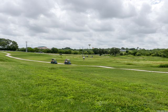 469 MIDDLE GREEN LOOP, Floresville, TX 78114