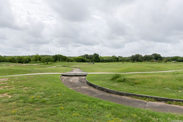 469 MIDDLE GREEN LOOP, Floresville, TX 78114