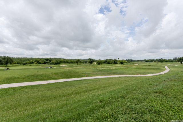 469 MIDDLE GREEN LOOP, Floresville, TX 78114