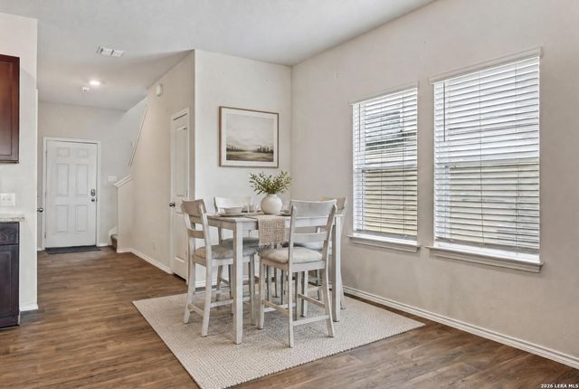 469 MIDDLE GREEN LOOP, Floresville, TX 78114