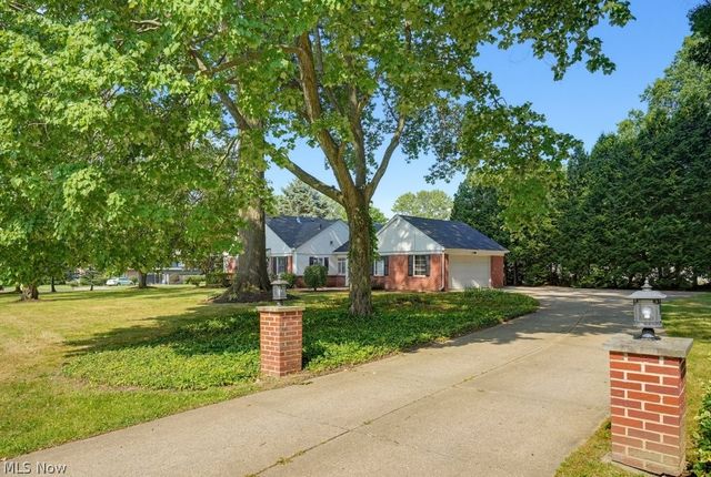 2468 Ridgewood Road, Akron, OH 44313