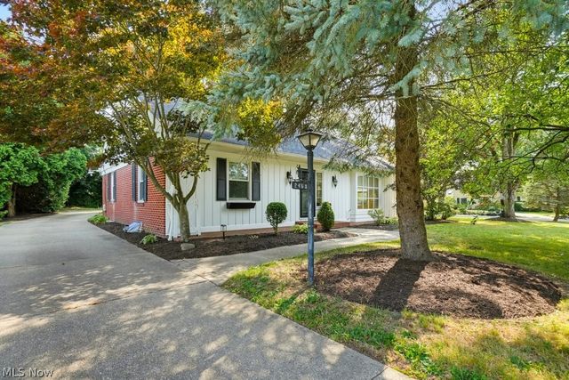 2468 Ridgewood Road, Akron, OH 44313