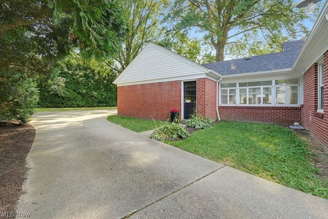 2468 Ridgewood Road, Akron, OH 44313