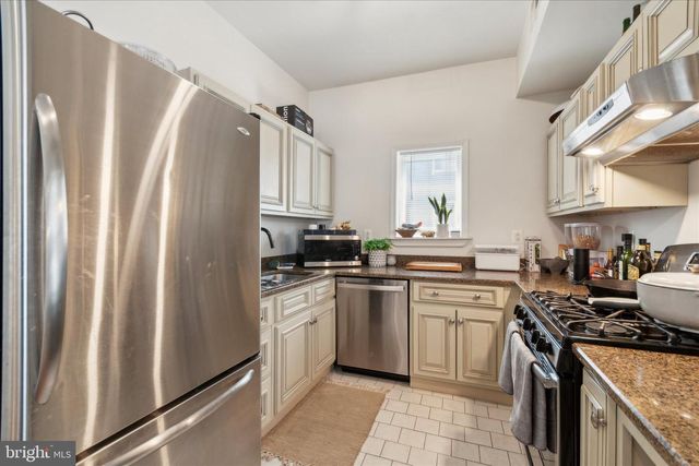408 E GIRARD AVE, Philadelphia, PA 19125