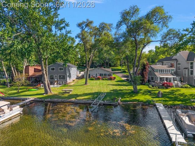 6930 Colony Drive, West Bloomfield, MI 48323