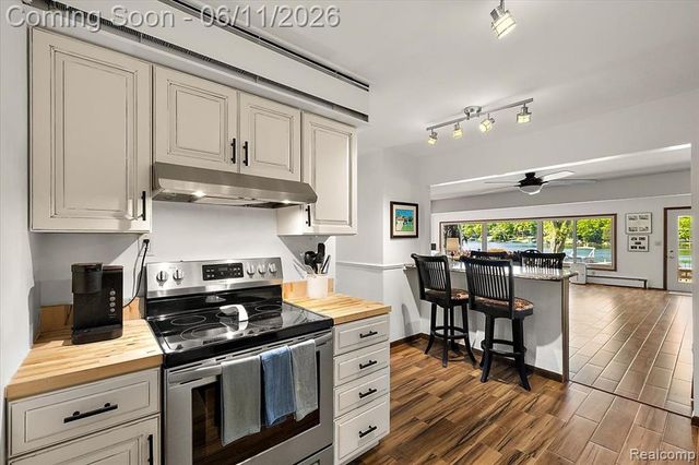 6930 Colony Drive, West Bloomfield, MI 48323