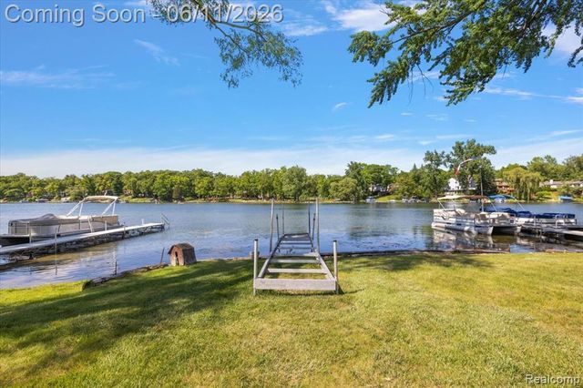 6930 Colony Drive, West Bloomfield, MI 48323
