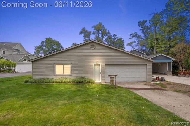 6930 Colony Drive, West Bloomfield, MI 48323