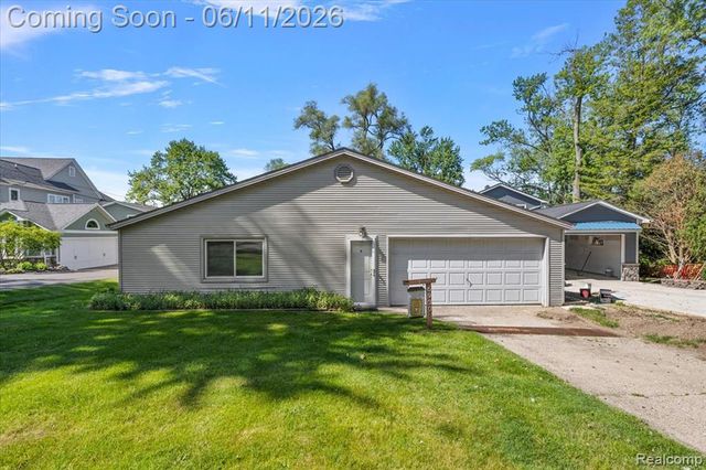 6930 Colony Drive, West Bloomfield, MI 48323
