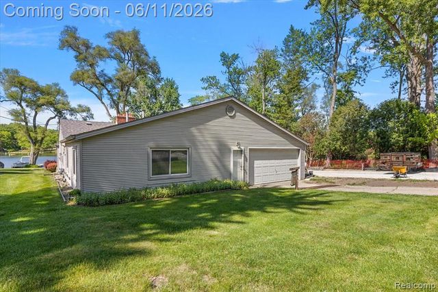 6930 Colony Drive, West Bloomfield, MI 48323