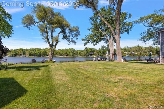 6930 Colony Drive, West Bloomfield, MI 48323