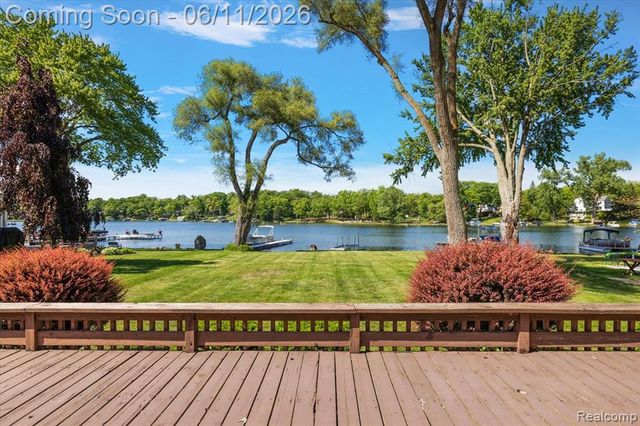 6930 Colony Drive, West Bloomfield, MI 48323