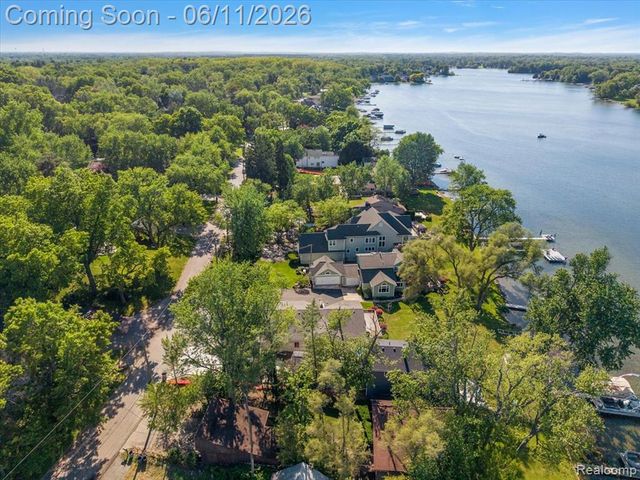 6930 Colony Drive, West Bloomfield, MI 48323