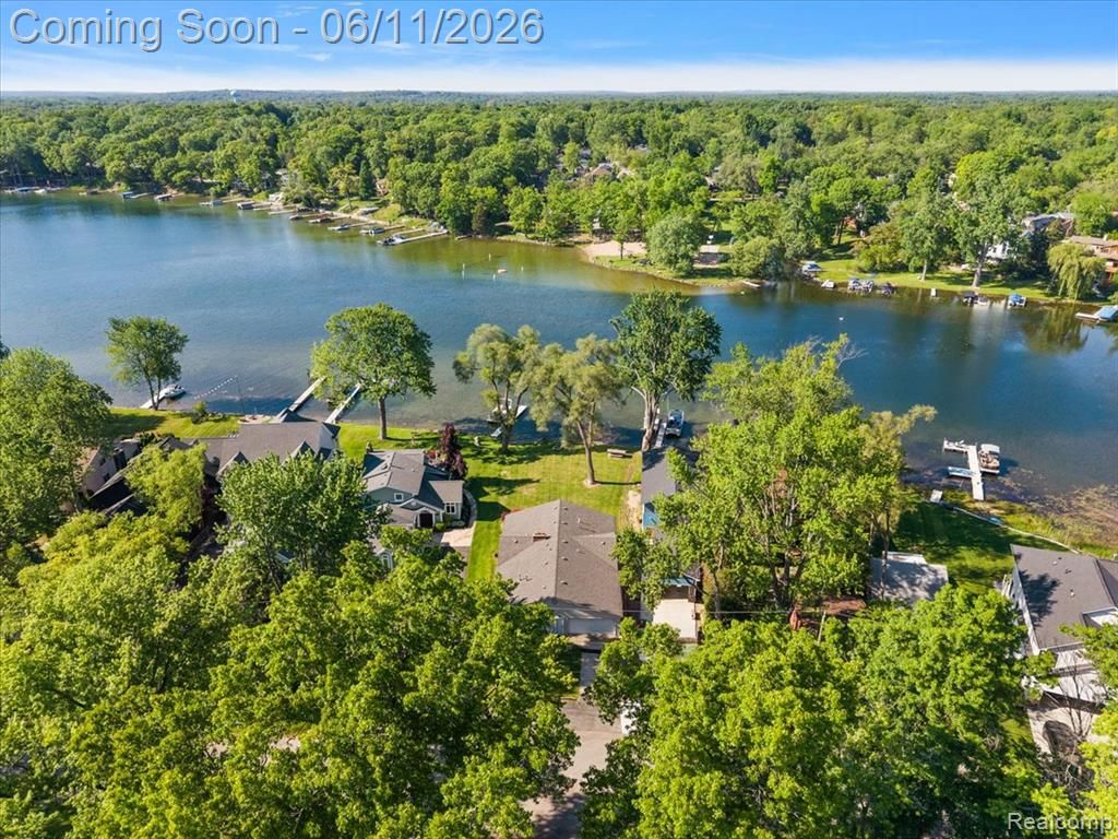 6930 Colony Drive, West Bloomfield, MI 48323