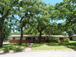 1431 Brazos Street, Graham, TX 76450