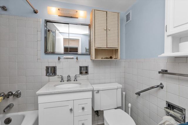 70-20 108th Street 5O, Forest Hills, NY 11375