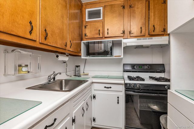 70-20 108th Street 5O, Forest Hills, NY 11375