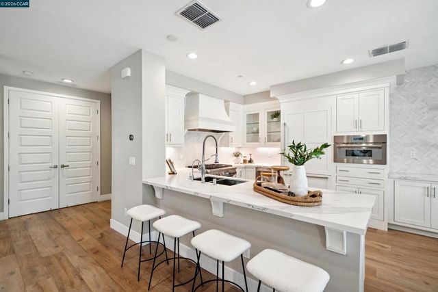 1247 Walker Avenue 2, Walnut Creek, CA 94596