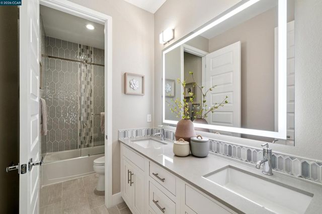 1247 Walker Avenue 2, Walnut Creek, CA 94596