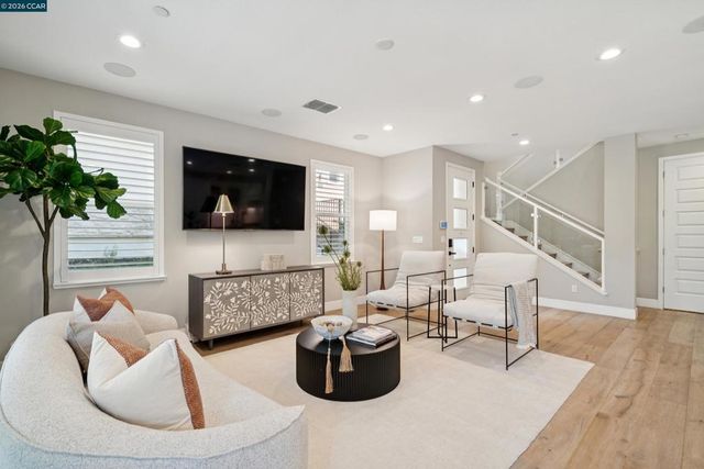 1247 Walker Avenue 2, Walnut Creek, CA 94596