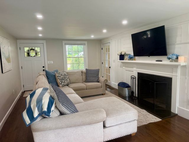 335 South Street, Wrentham, MA 02093