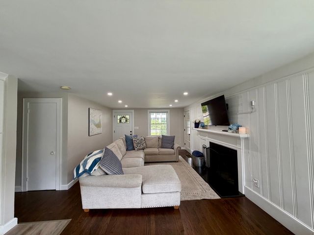335 South Street, Wrentham, MA 02093