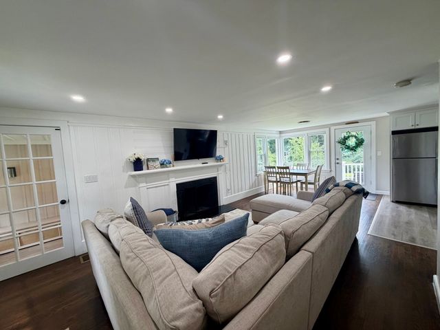 335 South Street, Wrentham, MA 02093