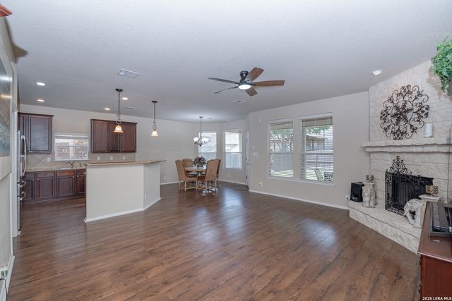 326 LOCH LOMOND DR, Cibolo, TX 78108